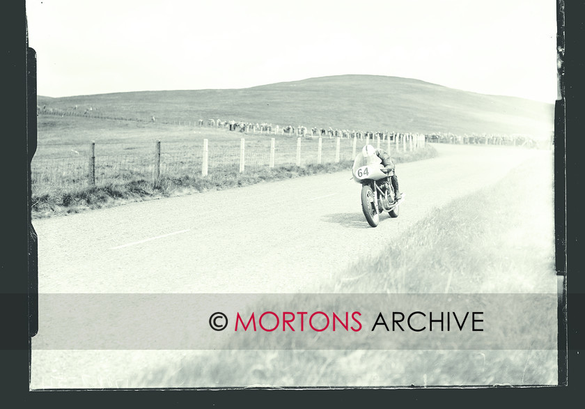 053 SFTP SENIOR TT 1957 08 
 A golden day at the Senior TT, 1957 - 
 Keywords: 1957, Glass plate, Isle of Man, Mortons Archive, Mortons Media Group Ltd, Straight from the plate, The Classic MotorCycle, TT