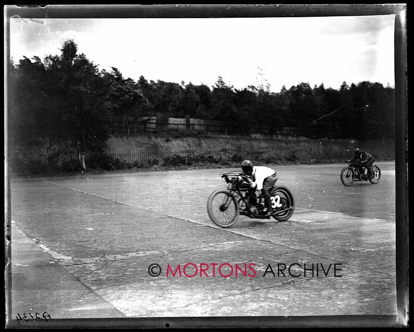 A2134 
 British Motor Cycle Racing Club's 5th monthly meeting, Brooklands 1923. 
 Keywords: 1923, 5th meeting, A2134, bmcrc, brooklands, December 2009, glass plate, Straight from the plate, The Classic Motorcycle