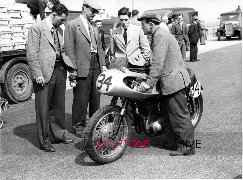 Goldie 11 
 Rider Des Wright pushes the Duke Gold Star; Geoff Duke stands just behind. 
 Keywords: BSA, Gold Star, Mortons Archive, Mortons Media Group