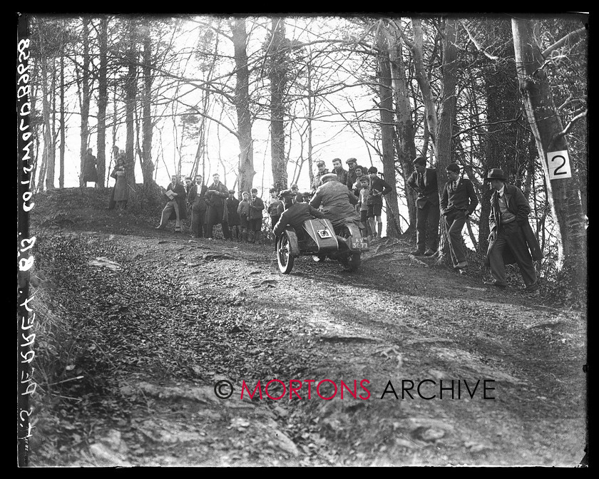 B9658 
 1933 Cotswold Cup Trial. Harry Perrey makes a fine climb as a fair crowd watches on. 
 Keywords: 1933, B6978, cotswold, cotswold cup trial, glass plate, Mortons Archive, Mortons Media, Straight from the plate, The Classic Motorcycle, trial
