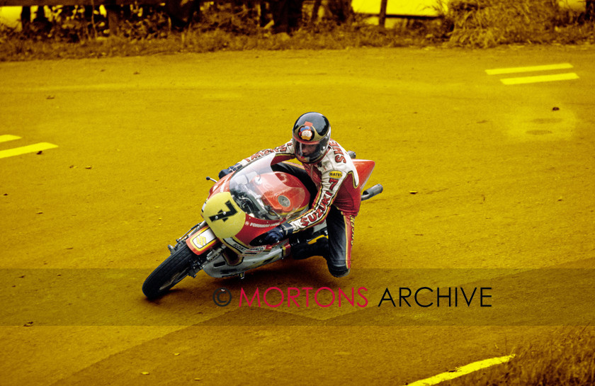 B 002 
 Cockney Rebel - Barry Sheene - Rounding the hairpin at Scarborough. 
 Keywords: 2012, Barry Sheene, Bookazine, Classic British Legends, Mortons Archive, Mortons Media Group