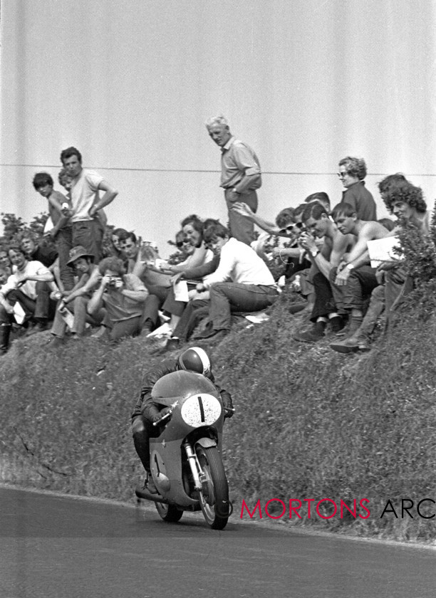 1970 Senior TT 004 
 1970 Senior TT 004 Giacomo Agostini (499cc MV3) 
 Keywords: 1970, Action, Black and white, Isle of Man, Mortons Archive, Mortons Media Group Ltd, Nick Nicholls, Road racing, Senior, TT