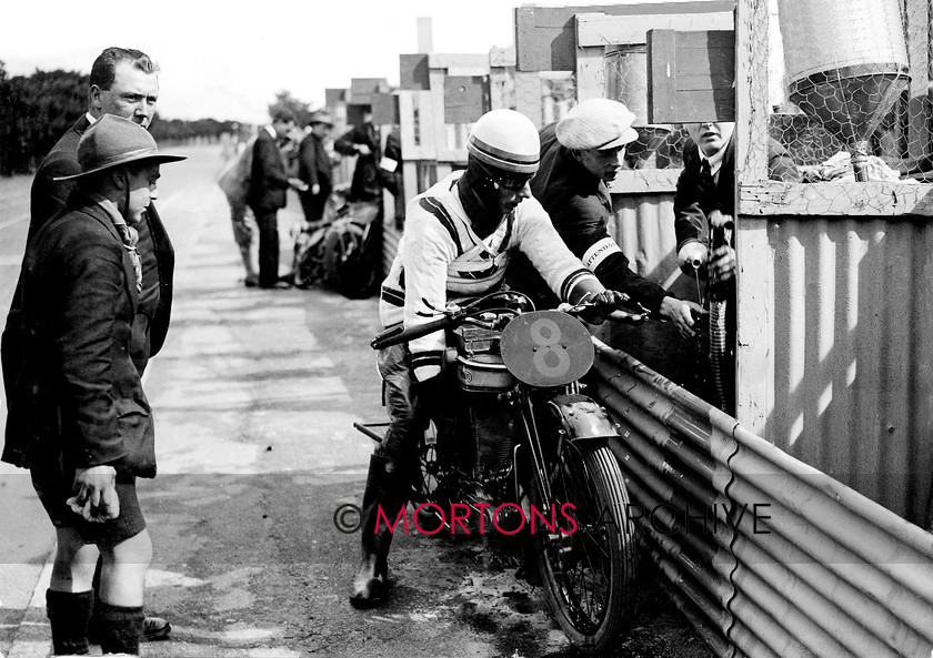 Manx 9D 
 9D – HD Dobbs takes his final pit-stop on the way to victory in the 1925 Amateur TT. 
 Keywords: 2012, Exhibition of historic images, Manx Grand Prix, Mortons Archive, Mortons Media Group, Mountain Milestones - Memories from Mona's Isle
