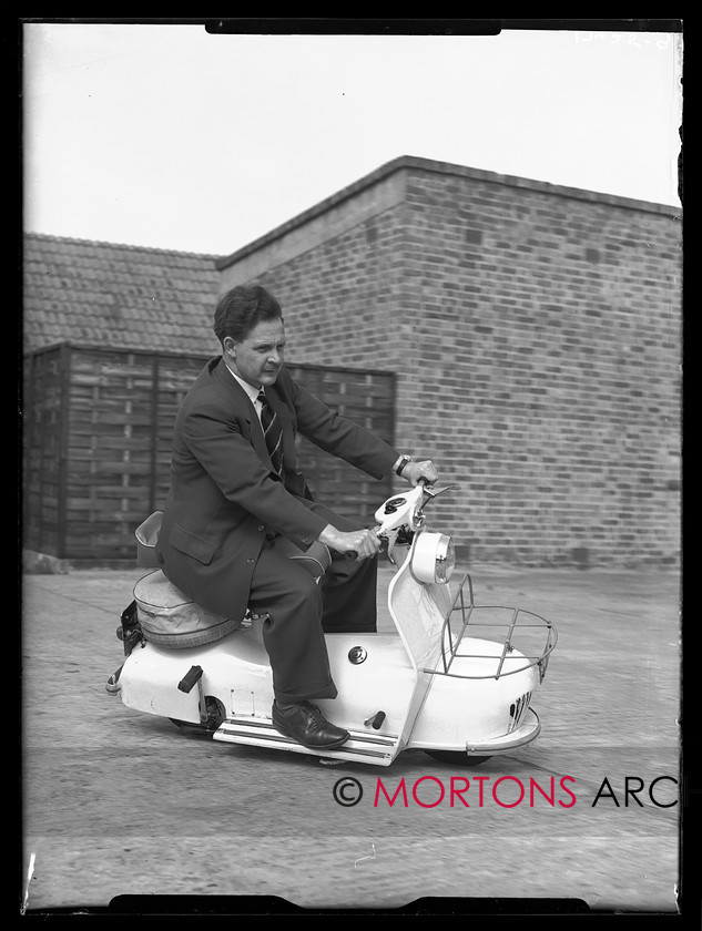 17425 09 
 Piatti Scooter, Byfleet works. 
 Keywords: 17425_09, byfleet, byfleet works, glass plate, Mortons Archive, Mortons Media Group Ltd, piatti, piatti scooter, scooter, Straight from the plate, The Classic Motorcycle