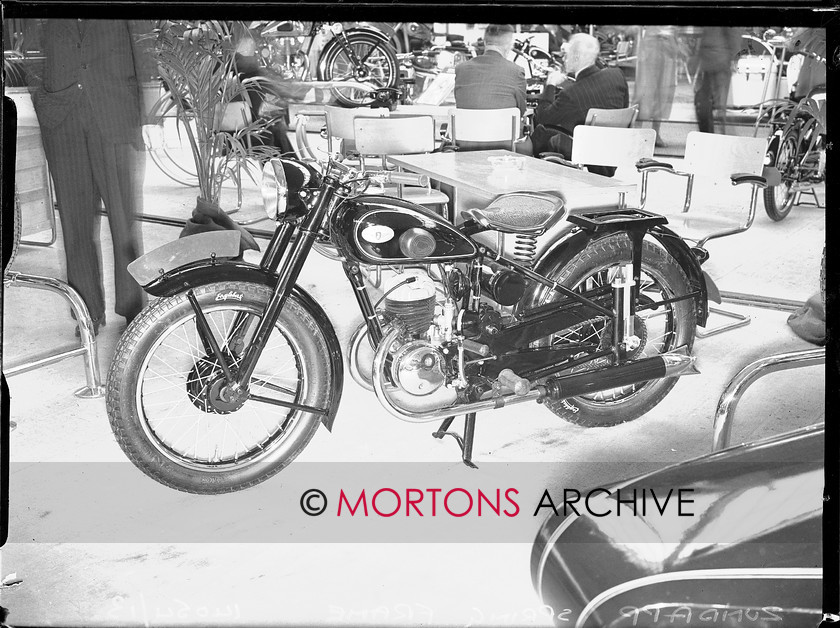 14054-13 
 1951 Dutch Motorcycle Show. 
 Keywords: 14054-13, 1951, dutch, dutch motorcycle show, glass plate, motorcycle show, November 09, show, Straight from the plate, The Classic Motorcycle