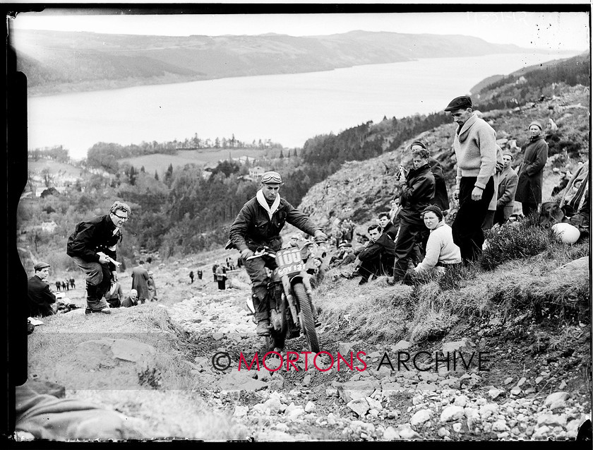 Scot 6 day 58  018 
 Scottish Six Day Trial 1958 - Gordon Blakeway (497 Ariel) 
 Keywords: Classic Issues - Feet up in the 50s, Glass plate, Mortons Archive, Mortons Media Group, Off road