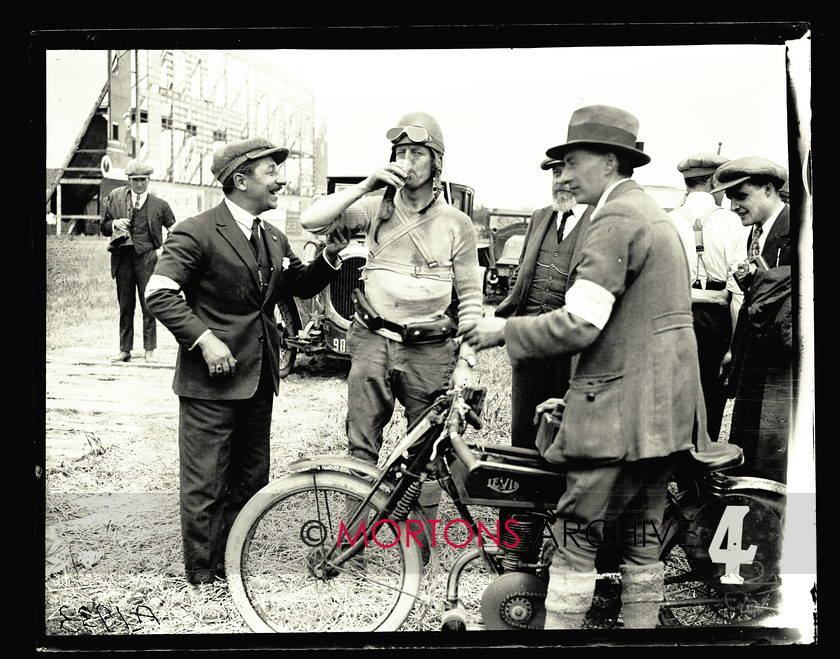 047 SFTP Jan 2014 02 
 1923 Grand Prix - Geoff Davison repeated his 1922 victiry, both years on a Levis. 
 Keywords: 1923, French Grand Prix, Glass Plates, January, Mortons Archive, Mortons Media Group Ltd, Straight from the plate, The Classic MotorCycle