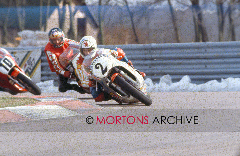 NNC 18 10 11 002 
 NNC 18 10 11 002 - No. 2 Ron Haslam on a 750cc Yamaha leads Barry Sheene on a 680cc Suzuki 
 Keywords: 1979, Donington Park, Mortons Archive, Mortons Media Group, Nick Nicholls, Solos