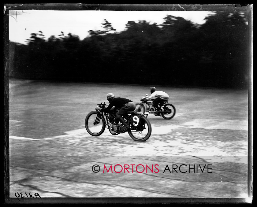 A2139 
 British Motor Cycle Racing Club's 5th monthly meeting, Brooklands 1923. Freddie Dixon (H-D, nearest camera) passes JA Peacock, 733cc Douglas. 
 Keywords: 1923, 5th meeting, A2139, bmcrc, brooklands, December 2009, glass plate, Straight from the plate, The Classic Motorcycle