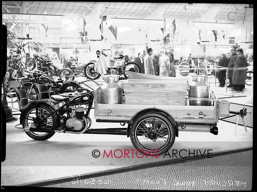 14054-15 
 1951 Dutch Motorcycle Show. Mercury milk float with Zundapp engine. 
 Keywords: 14054-15, 1951, dutch, dutch motorcycle show, glass plate, motorcycle show, November 09, show, Straight from the plate, The Classic Motorcycle