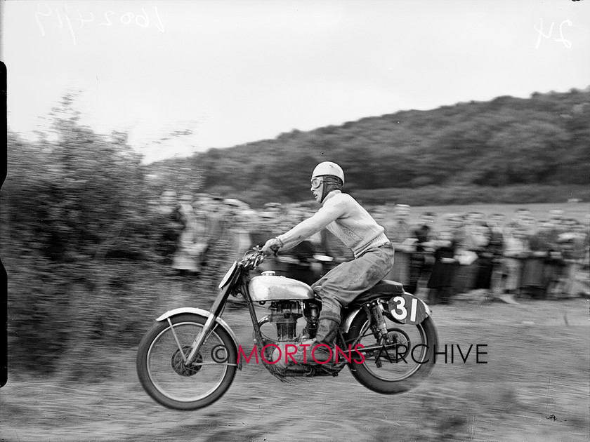 Straight FTP 019 
 I'm holding on! 
 Keywords: 1954 Experts Grand Natinal Scramble, Action, Dec 10, Mortons Archive, Mortons Media Group, Straight from the plate, The Classic MotorCycle