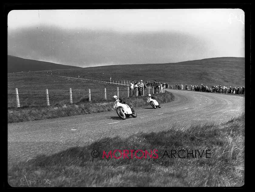 20099-02 
 1960 Senior TT. Arter brothers Matchless G50s in formation - Bill Smith heads Syd Mizen. Smith was lead G50 in 13th, Mizen 17th. 
 Keywords: glass plate, isle of man, Mortons Archive, Mortons Media Group Ltd, Straight from the plate, the classic motorcycle