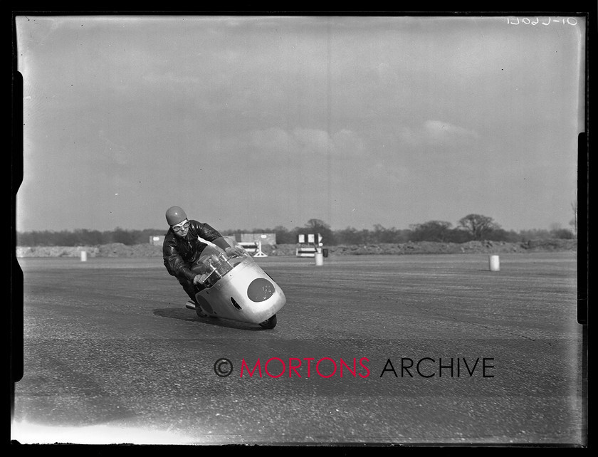 17097-10 
 'Specials Day' at Silverstone 1956. 
 Keywords: 125, 125cc lch, 17097-10, 1956, glass plate, Mortons Archive, Mortons Media, Mortons Media Group Ltd, silverstone, specials, Specials Silverstone 1956, Straight from the plate, tcm, the classic motorcycle