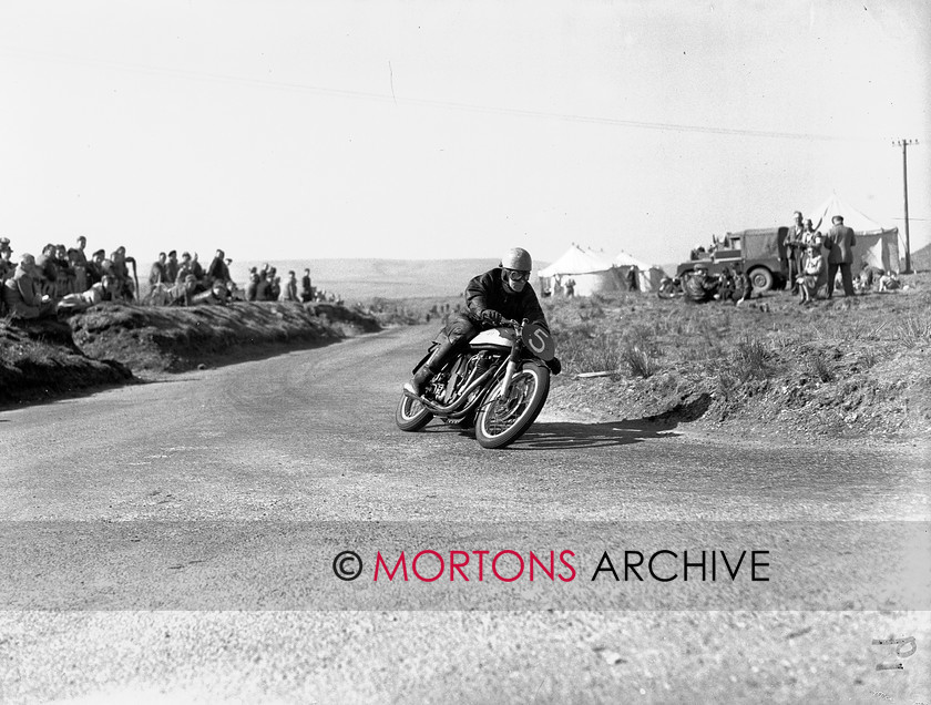 15198-15 
 Eppynt Road Race 1953. 
 Keywords: 15198-15, 1953, 5, April 2010, eppynt road race, glass plate, may, norton, race 5, racing, road, road race, s t bameth, Straight from the plate, tcm, The Classic Motorcycle