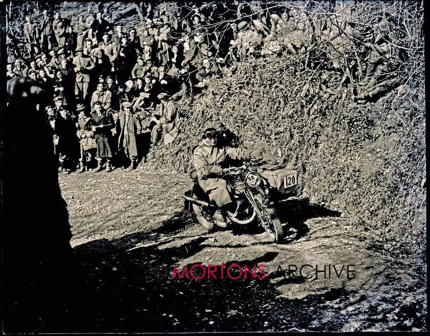 062 lands end 120 15151-10 
 1953 Lands End Trial - Rudge pilot E Travers, on Darracott. 
 Keywords: 2013, February, Glass plate, Mortons Archive, Mortons Media Group, Straight from the plate, The Classic MotorCycle, Trials