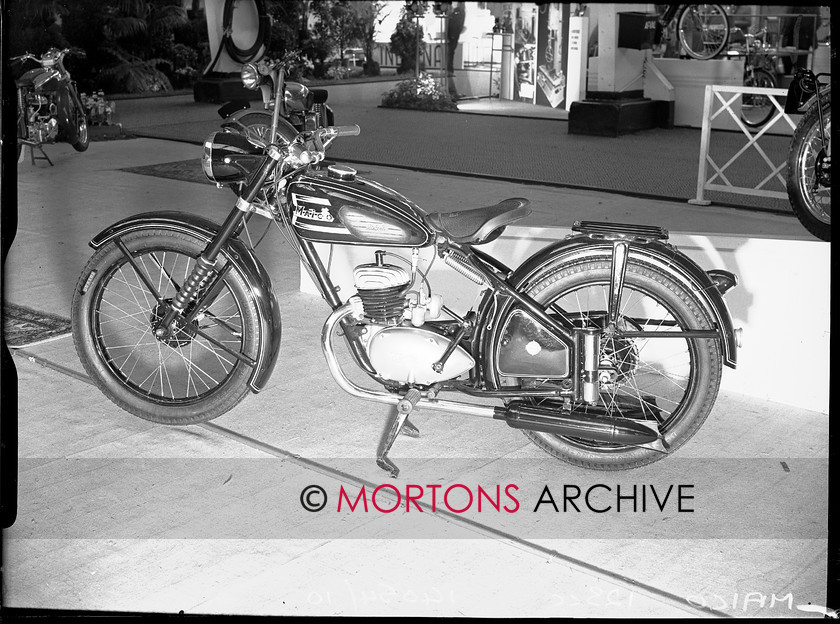 14054-10 
 1951 Dutch Motorcycle Show. 
 Keywords: 14054-10, 1951, dutch, dutch motorcycle show, glass plate, motorcycle show, November 09, show, Straight from the plate, The Classic Motorcycle