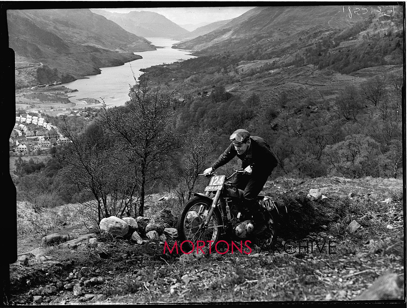 Scot 6 day 58  010 
 Scottish Six Day Trial 1958 - Sammy Miller (497cc Ariel) 
 Keywords: Classic Issues - Feet up in the 50s, Glass plate, Mortons Archive, Mortons Media Group, Off road