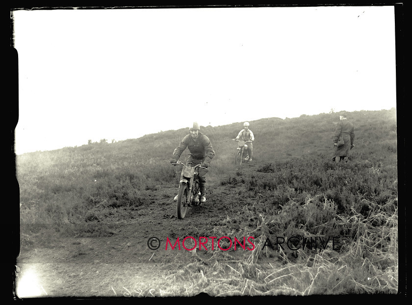 053 SFTP 5 
 The Sunbeam point-to-point 1948 
 Keywords: 2014, December, Glass plates, Mortons Archive, Mortons Media Group Ltd, The Classic MotorCycle