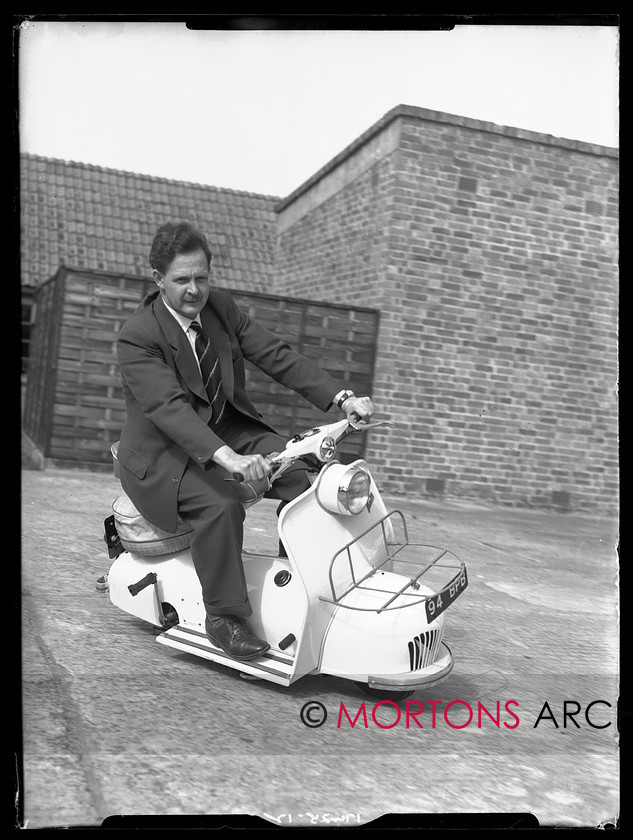 17425 12 
 Piatti Scooter, Byfleet works. 
 Keywords: 17425_12, byfleet, byfleet works, glass plate, Mortons Archive, Mortons Media Group Ltd, piatti, piatti scooter, scooter, Straight from the plate, The Classic Motorcycle
