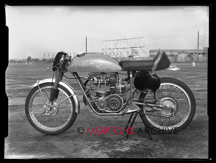 17097-07 
 'Specials Day' at Silverstone 1956. The Bert Fruin built 125cc special. 
 Keywords: 125, 125cc fruin, 17097-07, 1956, fruin, glass plate, Mortons Archive, Mortons Media, Mortons Media Group Ltd, silverstone, specials, Specials Silverstone 1956, Straight from the plate, tcm, the classic motorcycle