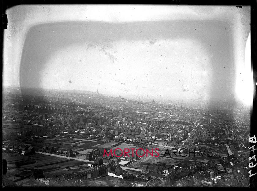 B4297 
 1930 German Grand Prix. Nurburgring. 
 Keywords: 1930, german, german grand prix, germany, glass plate, grand prix, Mortons Archive, Mortons Media Group Ltd, nurburgring, racing: B4297, Straight from the plate, The Classic Motorcycle