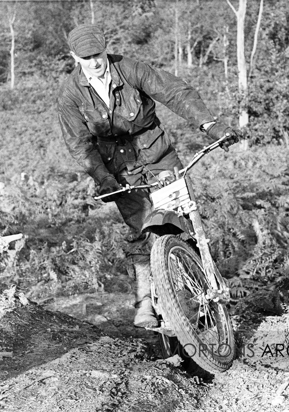NNC-T-A-27 
 NNC T A 027 - Southern Trial 21st October 1962 - Gordon Adsett on a 250cc Greeves he only lost 9 marks and won the 250 class cup 
 Keywords: Mortons Archive, Mortons Media Group Ltd, Nick Nicholls, Trials