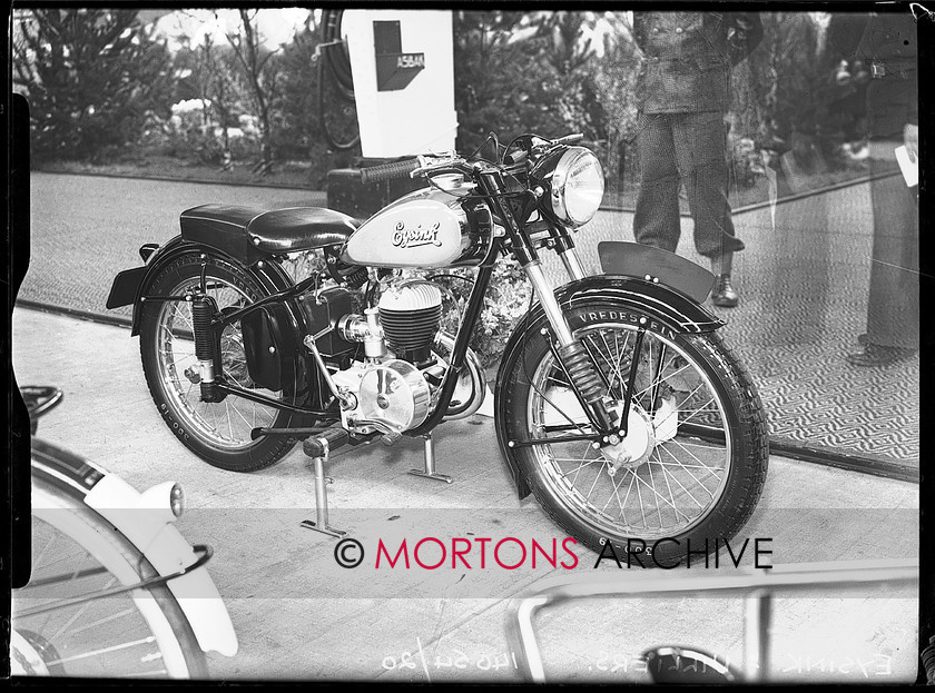 14054-20 
 1951 Dutch Motorcycle Show. From Holland's leading motorcycle maker Eysink, the new 200cc Villiers-engined 'Koerier'. 
 Keywords: 14054-20, 1951, dutch, dutch motorcycle show, glass plate, motorcycle show, November 09, show, Straight from the plate, The Classic Motorcycle