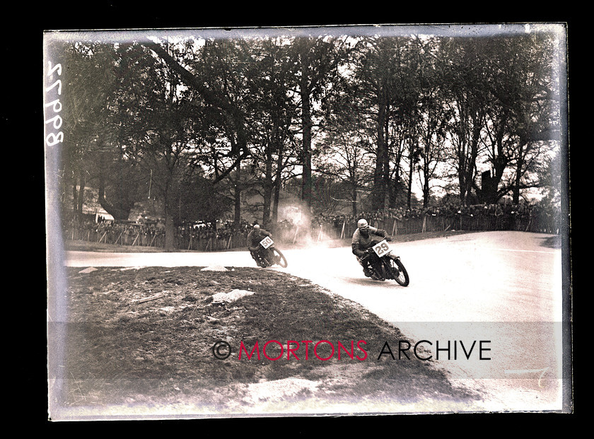 062 SFTP 3 
 Straight from the plate - Easter meeting Donington 1933 - 
 Keywords: 1933, Donington Park, Glass plate, Mortons Archive, Mortons Media Group, Straight from the plate