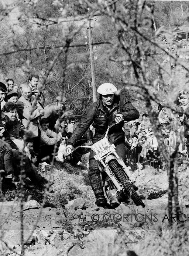 NNC-T-A-01 
 NNC T A01 - Mick Andrews, 250 OSSA, on Pipeline, won with a loss of 38 marks, he won 5 times. 
 Keywords: Mortons Archive, Mortons Media Group Ltd, Nick Nicholls, Trials
