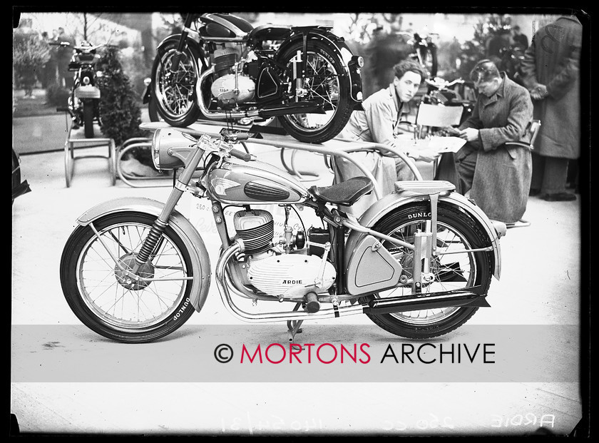 14054-31 
 1951 Dutch Motorcycle Show. 
 Keywords: 14054-31, 1951, dutch, dutch motorcycle show, glass plate, motorcycle show, November 09, show, Straight from the plate, The Classic Motorcycle