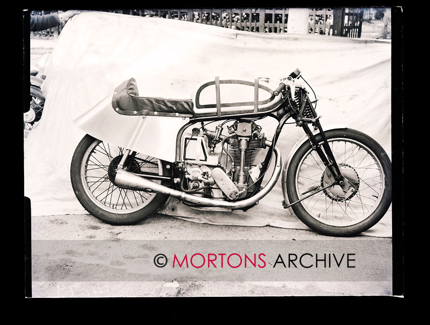 062 SFTP 07 
 JABS March 1651 - Featherbed Manx Norton 
 Keywords: August, Glass plate, Mortons Archive, Mortons Media Group, Motor Cycling, Straight from the plate, The Classic MotorCycle