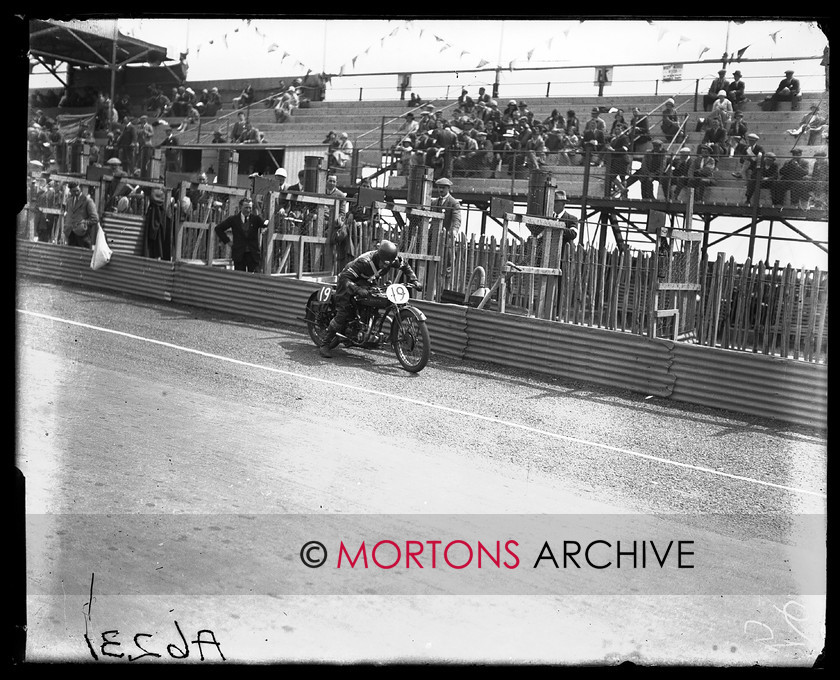 A6231 
 TT Junior/Lightweight 1926. Pit stop for Merrill, riding the Zenith which Himings was due to ride. 
 Keywords: 1926, a6231, glass plate, isle of mann, junior, lightweight, Mortons Archive, Mortons Media Group Ltd, Straight from the plate, the classic motorcycle