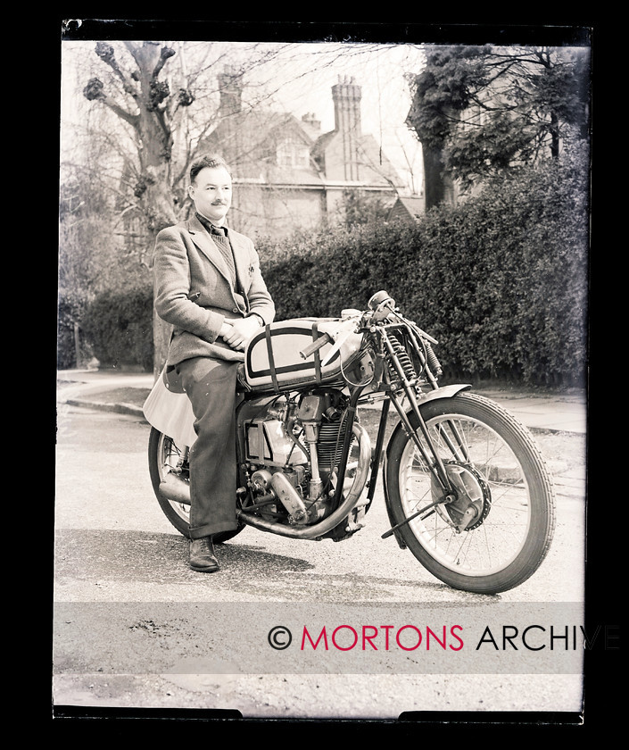 062 SFTP 05 
 JABS March 1651 - Featherbed Manx Norton - Webb with his altered 1939 'Manx.' Much of his own work. 
 Keywords: August, Glass plate, Mortons Archive, Mortons Media Group, Motor Cycling, Straight from the plate, The Classic MotorCycle