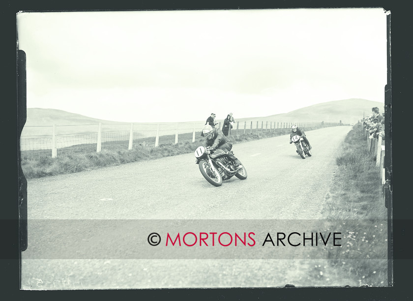 053 SFTP SENIOR TT 1957 04 
 A golden day at the Senior TT, 1957 - 
 Keywords: 1957, Glass plate, Isle of Man, Mortons Archive, Mortons Media Group Ltd, Straight from the plate, The Classic MotorCycle, TT