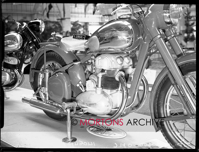 14054-09 
 1951 Dutch Motorcycle Show. 
 Keywords: 14054-09, 1951, dutch, dutch motorcycle show, glass plate, motorcycle show, November 09, show, Straight from the plate, The Classic Motorcycle