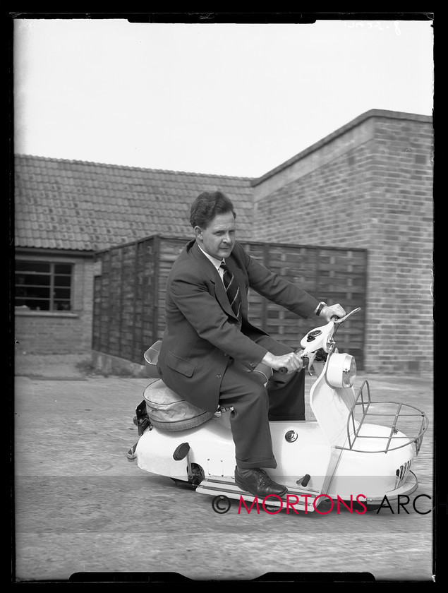 17425 08 
 Piatti Scooter, Byfleet works. 
 Keywords: 17425_08, byfleet, byfleet works, glass plate, Mortons Archive, Mortons Media Group Ltd, piatti, piatti scooter, scooter, Straight from the plate, The Classic Motorcycle