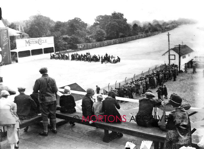 016 Brooklands 1930 10 
 Brooklands 1930 
 Keywords: 1930, Brooklands, Mortons Archive, Mortons Media Group Ltd, Straight from the plate