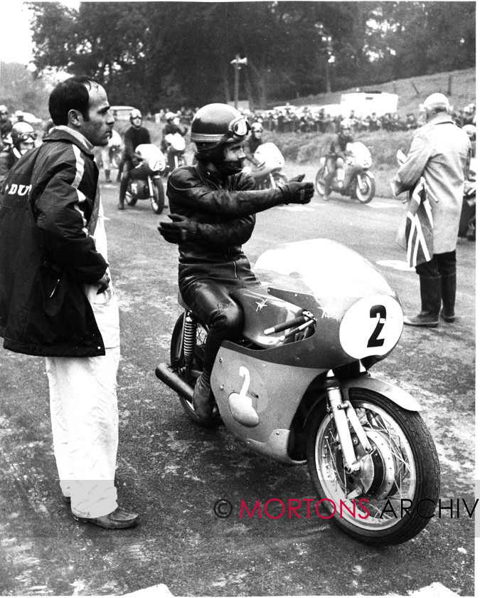 MV 17 
 Ago feels a chill at Cadwell Park in September 1969. 
 Keywords: Mortons Archive, Mortons Media Group, MV