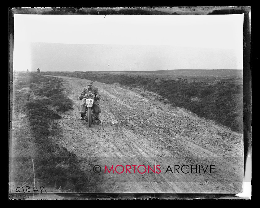 A4512 
 Billy Newsome (349cc Humber), slithering in the mud. 1925 ACU Stock Machine Trial. 
 Keywords: 1925, a.c.u, A4512, ACU Stock Machine Trial, glass plate, October 2009, stock machine trial, The Classic Motorcycle, trial
