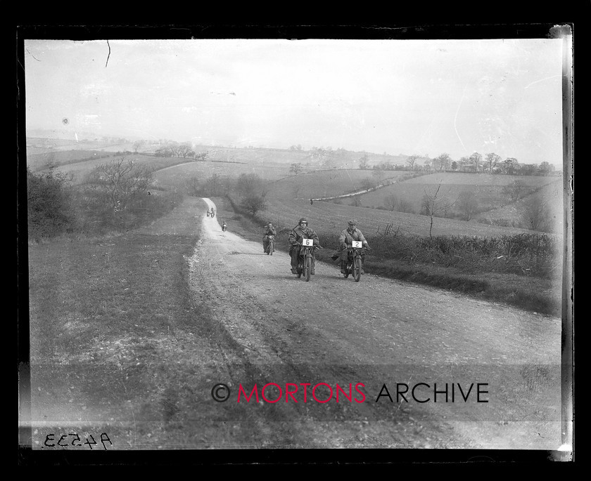 A4533 
 Tommy Meeten (left) and CL Sprosen (both 172cc Francis-Barnett) on an easy stretch above Leavening. 1925 ACU Machine Trial. 
 Keywords: 1925, a.c.u, A4533, ACU Stock Machine Trial, glass plate, October 2009, stock machine trial, The Classic Motorcycle, trial