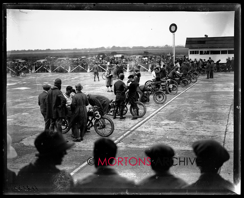 A2135 
 British Motor Cycle Racing Club's 5th monthly meeting, Brooklands 1923. Line-up for one of the 1000cc races. Third along is a 1000c MAG-engined Ariel. 
 Keywords: 1923, 5th meeting, A2135, bmcrc, brooklands, December 2009, glass plate, Straight from the plate, The Classic Motorcycle