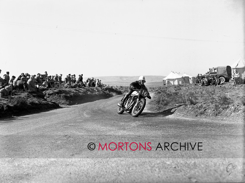 15198-24 
 Eppynt Road Race 1953. 
 Keywords: 15198-24, 16, 1953, April 2010, d powell, eppynt road race, glass plate, may, norton, race 5, racing, road, road race, Straight from the plate, tcm, The Classic Motorcycle