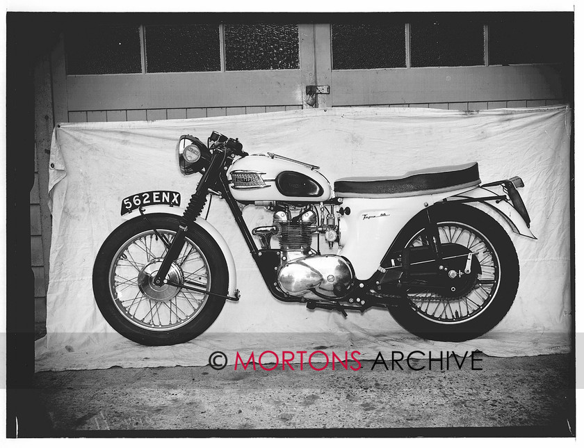 100 T90 2 
 TRIUMPH 1963 349cc "Tiger 90" 
 Keywords: Classic Images - Tried and Tested, Glass plate, Mortons Archive, Mortons Media Group