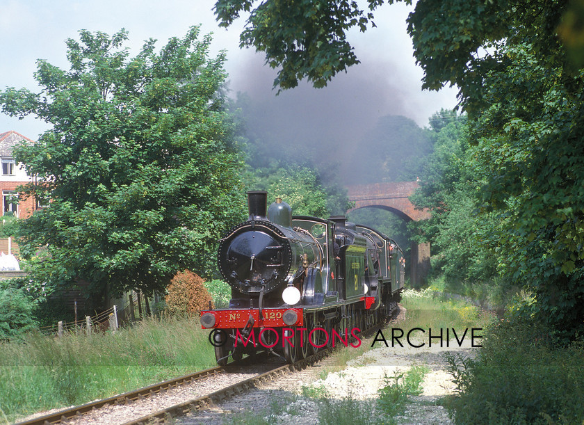 WD594790@64 preservation 00 
 LSWR T9 4-0-0 No 120 piliot S15 4-6-0 No 506 past Butts Juction on the outskirts of Alton on the Mid-Hants Railway on 19th June 1988. 
 Keywords: Heritage Railway, Mortons Archive, Mortons Media Group