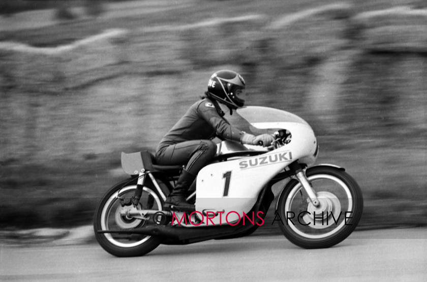 NNC B Sheene 29b13 
 No. 1, Barry Sheene at Mallory Park 4th March 1973 on a 498cc Suzuki 
 Keywords: 1973, Action, Barry Sheene, Mallory Park, Mortons Archive, Mortons Media Group Ltd, Nick Nicholls, Racing, Suzuki