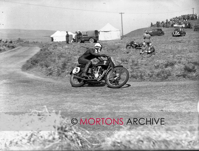15198-12 
 Eppynt Road Race 1953. Cecil Sandford, more used to Italian exotica, on a humble MOV-based 250cc Velocette. He still won, mind. 
 Keywords: 15198-12 3, 1953, April 2010, c sandfana, eppynt road race, glass plate, may, race 2, racing, road, road race, Straight from the plate, tcm, The Classic Motorcycle, velocette