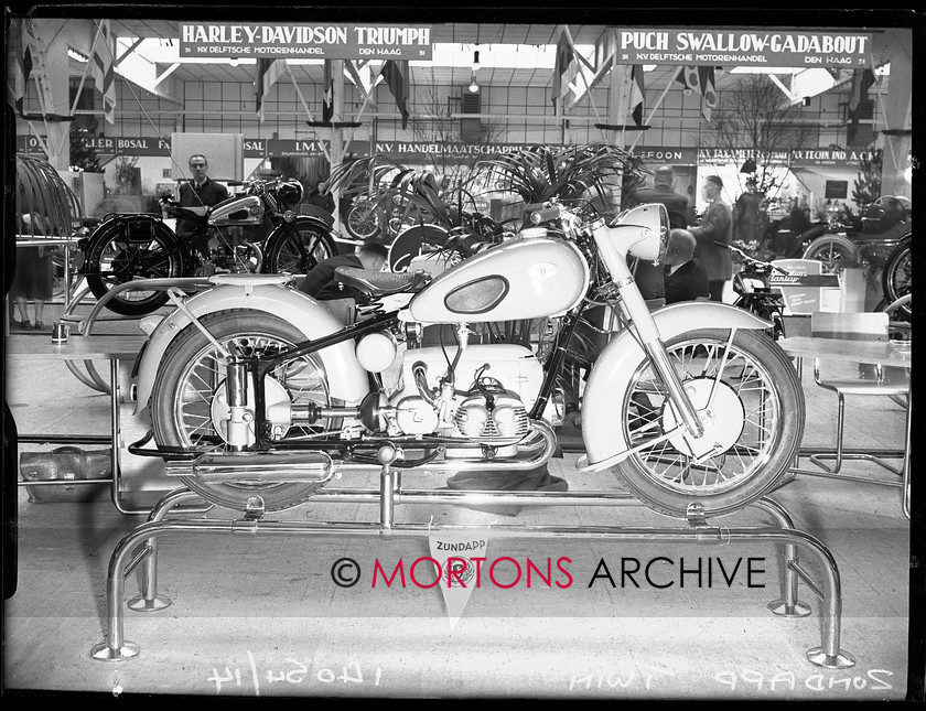 14054-14 
 1951 Dutch Motorcycle Show. 
 Keywords: 14054-14, 1951, dutch, dutch motorcycle show, glass plate, motorcycle show, November 09, show, Straight from the plate, The Classic Motorcycle