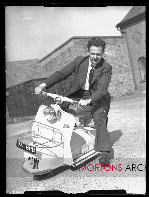 17425 11 
 Piatti Scooter, Byfleet works. 
 Keywords: 17425_11, byfleet, byfleet works, glass plate, Mortons Archive, Mortons Media Group Ltd, piatti, piatti scooter, scooter, Straight from the plate, The Classic Motorcycle