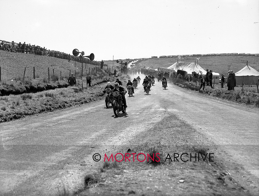 15198-1 
 Eppynt Road Race 1953. 
 Keywords: 15198-1, 1953, April 2010, eppynt road race, glass plate, may, race 2, racing, road, road race, Straight from the plate, tcm, The Classic Motorcycle