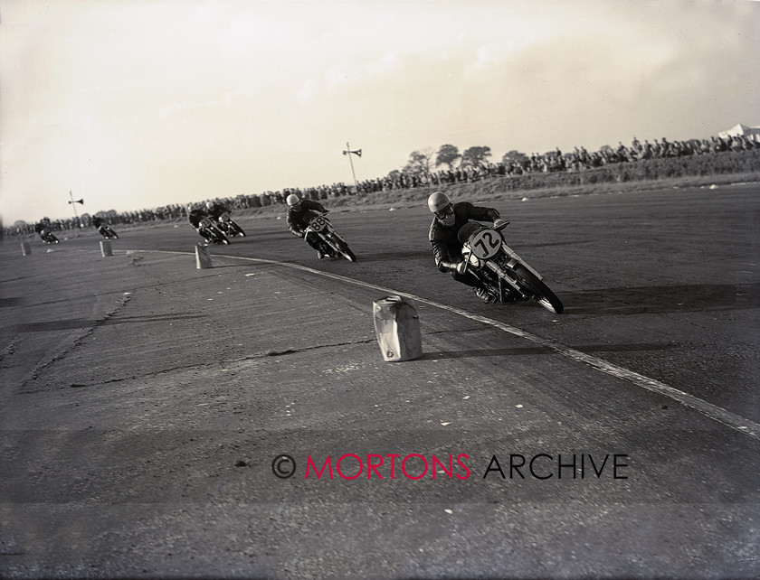 hutchinson 15470-6 
 Keywords: 1953, Hutchinson 100, May 11, Mortons Archive, Mortons Media Group, Silverstone, Straight from the plate, The Classic MotorCycle